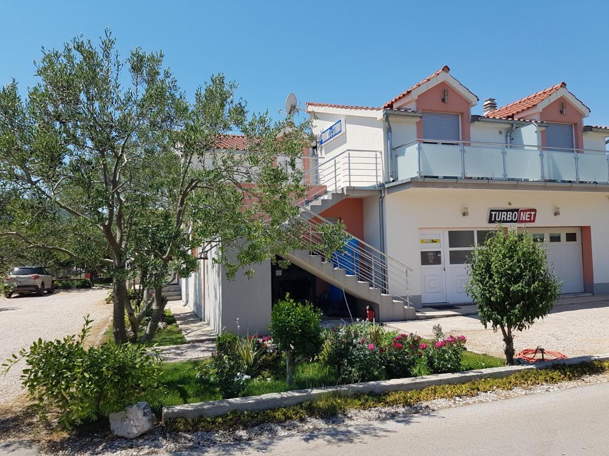 Gabi Rooms & Studio Apartment Lozovac Exterior foto