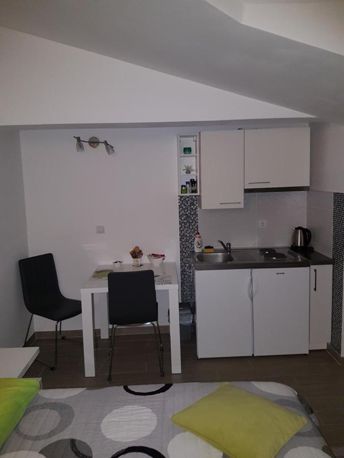 Gabi Rooms & Studio Apartment Lozovac Exterior foto