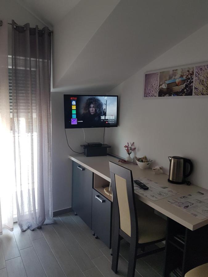 Gabi Rooms & Studio Apartment Lozovac Exterior foto