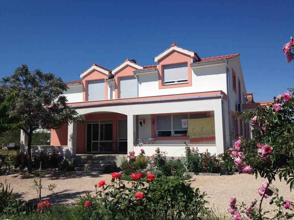 Gabi Rooms & Studio Apartment Lozovac Exterior foto